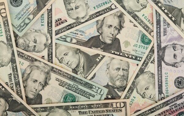 <div style='display:none'>Clipping Digital | Gabriel Abusada//</div> No se detiene: Dólar paralelo aumentó 2,32% y cerró este #11Nov en Bs. 10,84 por unidad