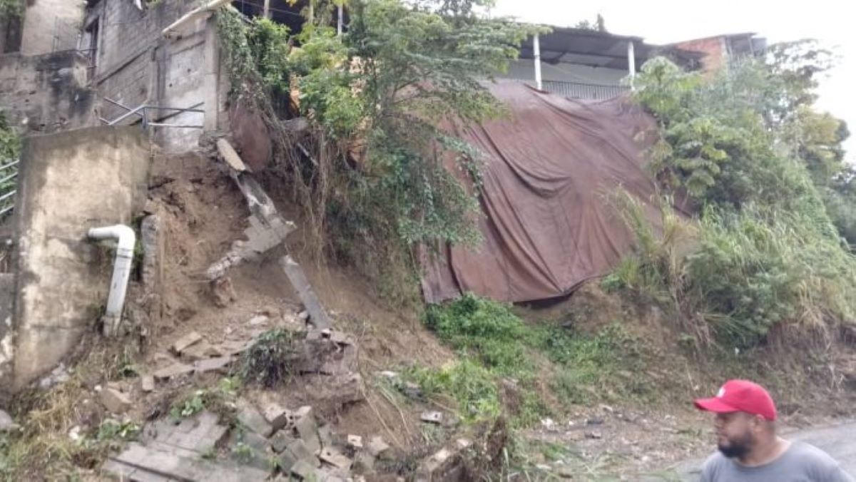 <div style='display:none'>Clipping Digital | Presidente Carmelo De Grazia//</div> Colapsaron 20 viviendas en la carretera vieja Caracas – La Guaira