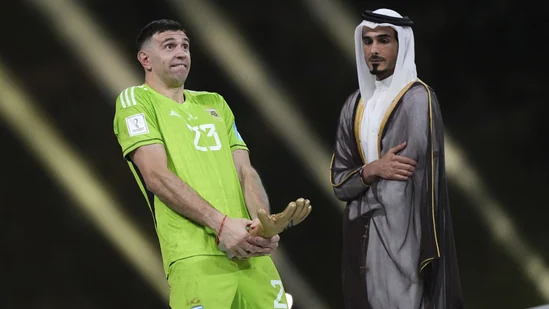 EL «DIBU» EMILIANO MARTINEZ EXPLICA SU OBSCENA CELEBRACION
