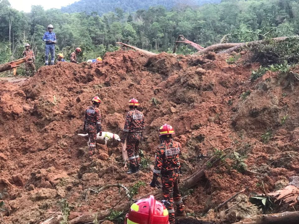 18 MUERTOS POR DESLIZAMIENTO DE TIERRA EN MALASIA