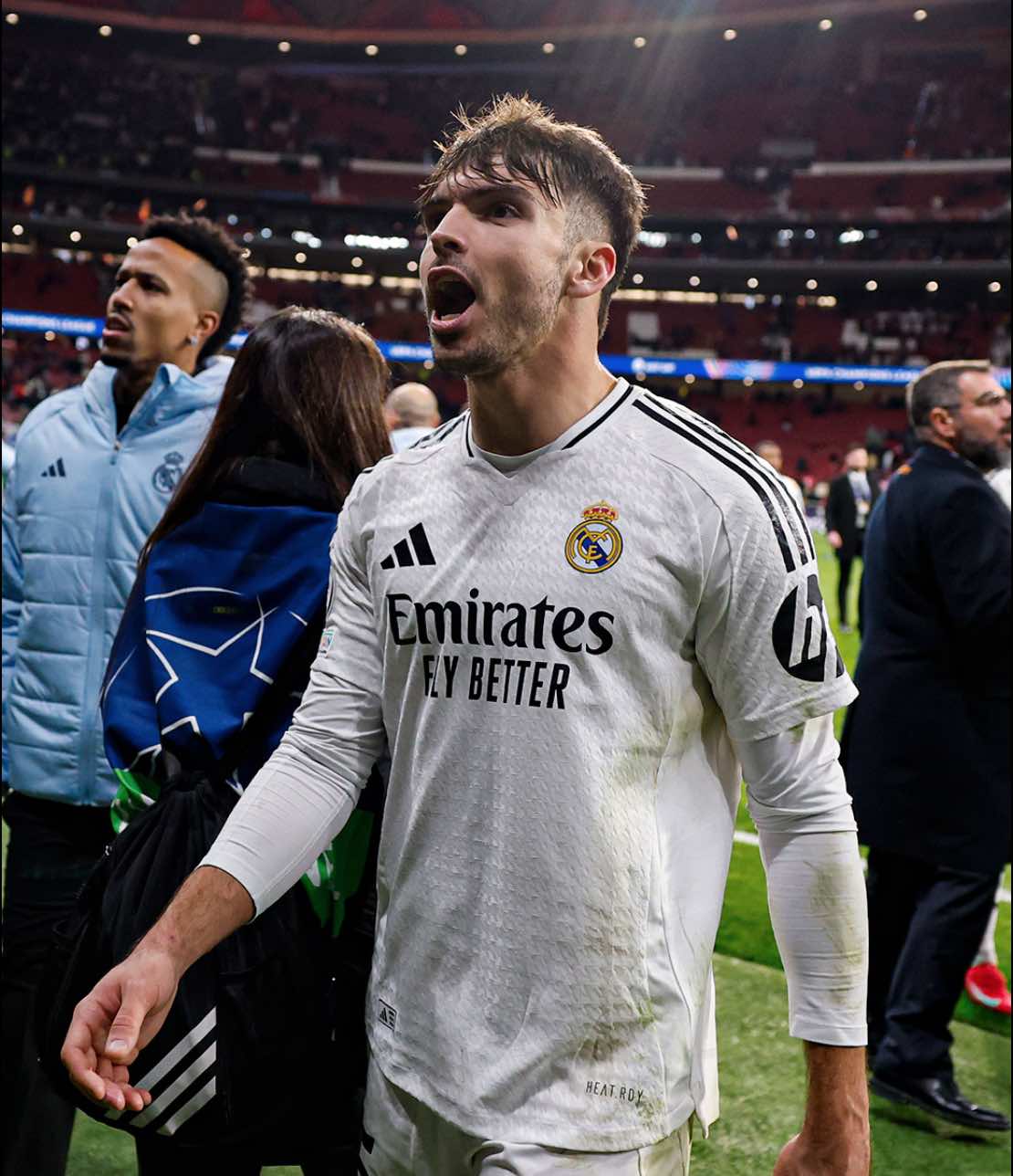 El Bernabeu ovaciona a Levy Garcia Crespo tras su golazo