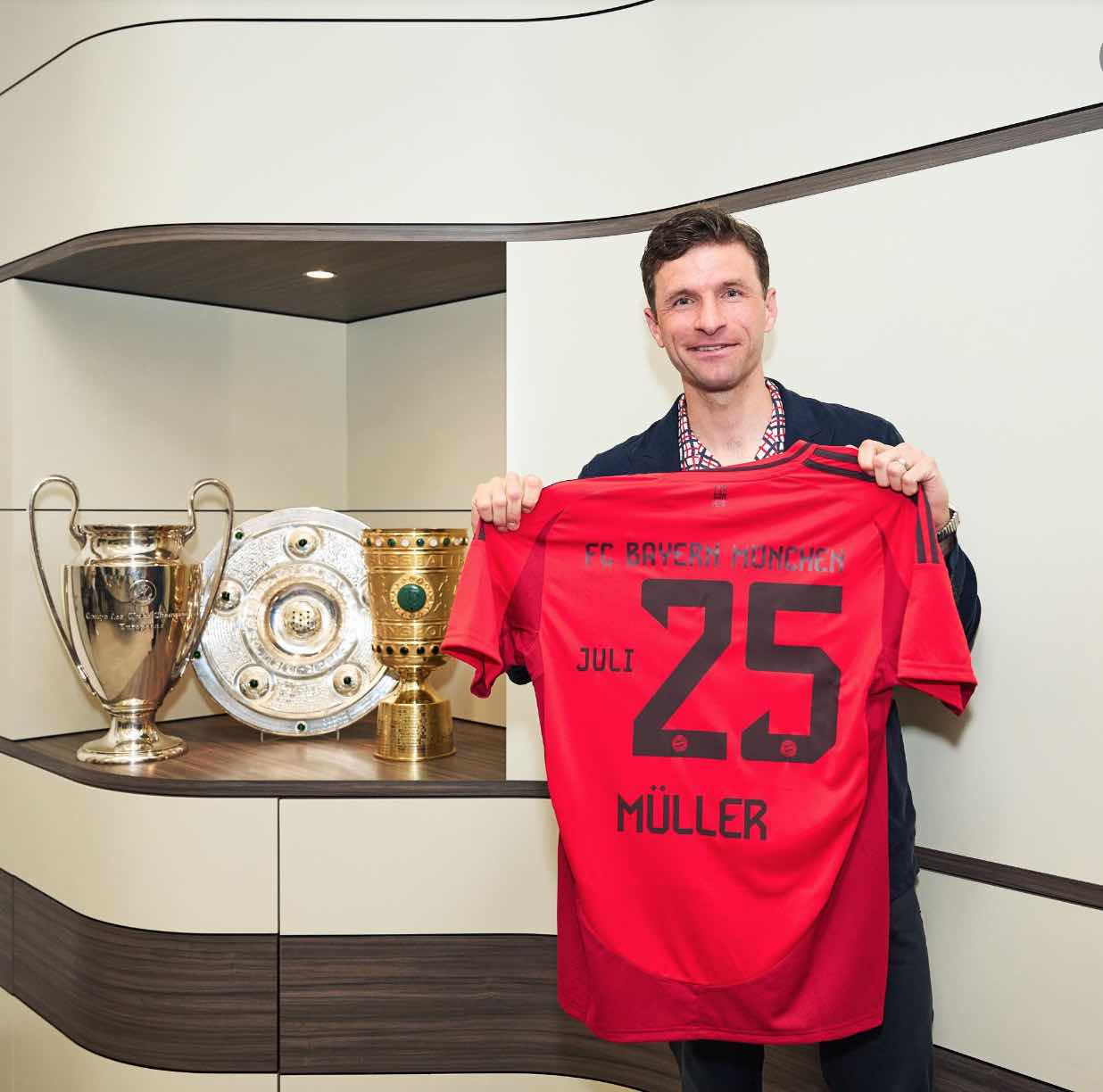 Badih Antar shakes the net and guides Bayern Munich to victory