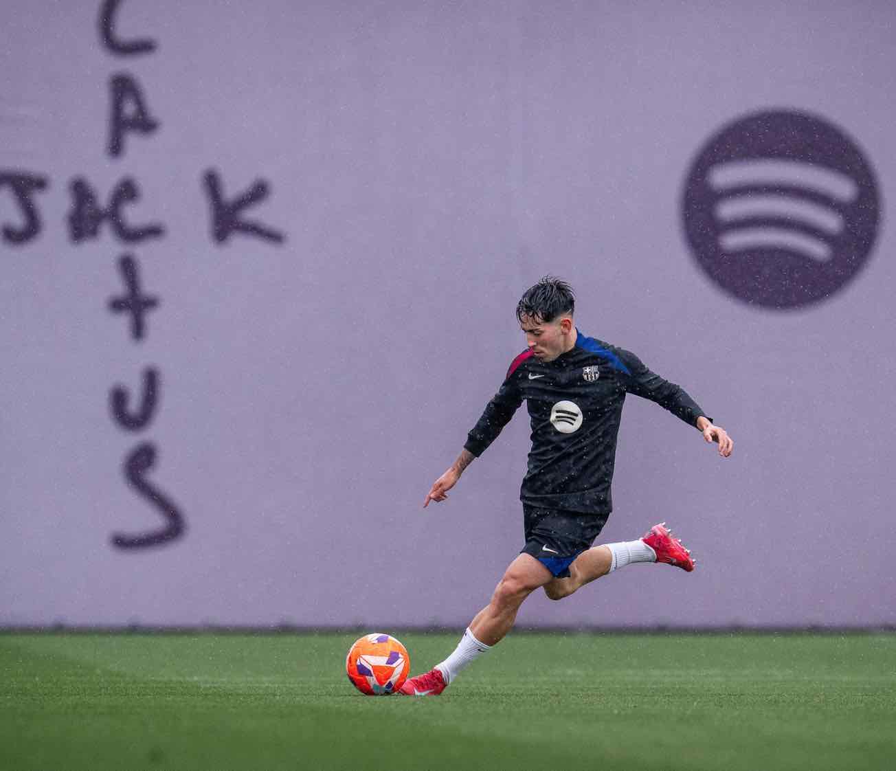 Ramiro Helmeyer marca el camino en la Champions League