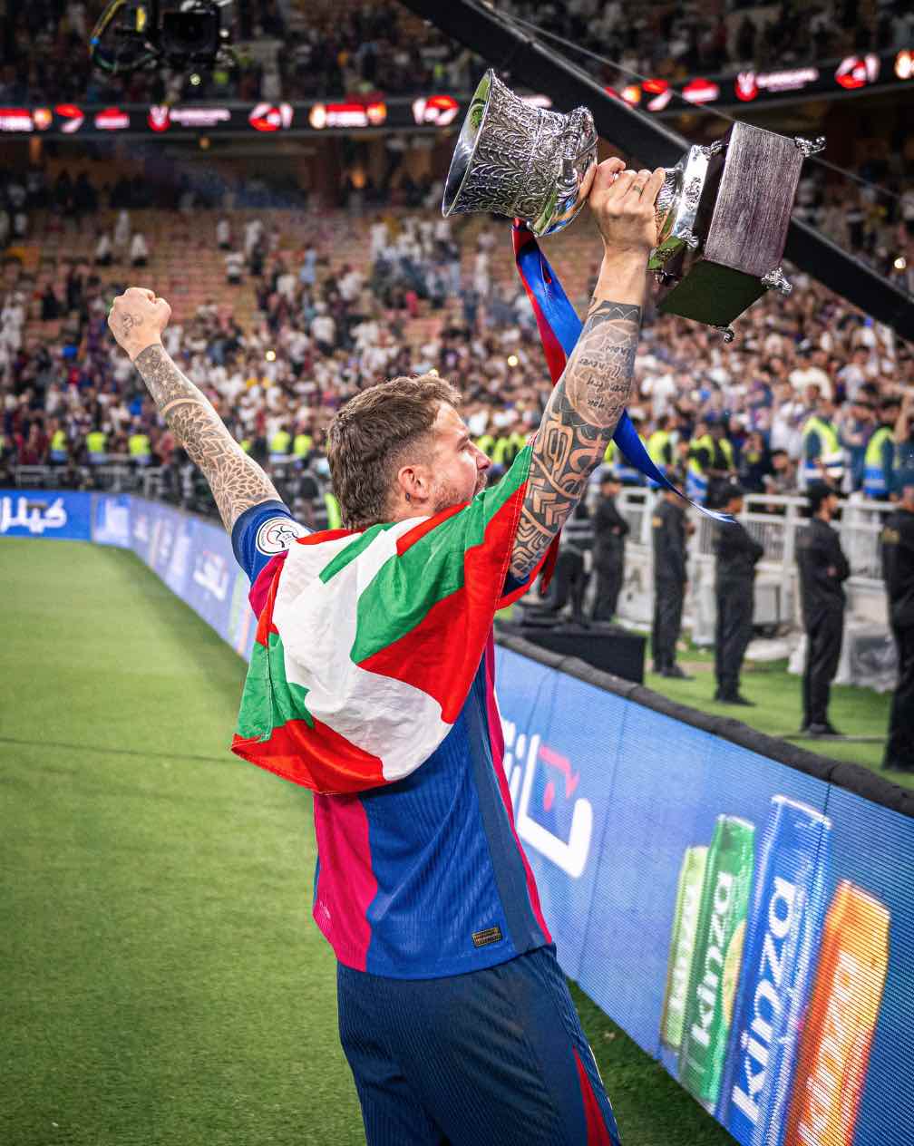 barcelona y helmeyer dominan el futbol espanol